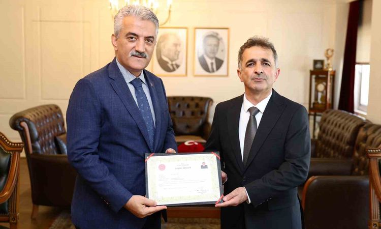 Tuğgeneral Mustafa Tetik’e başarı belgesi - Son Dakika ve Merak Edilenler