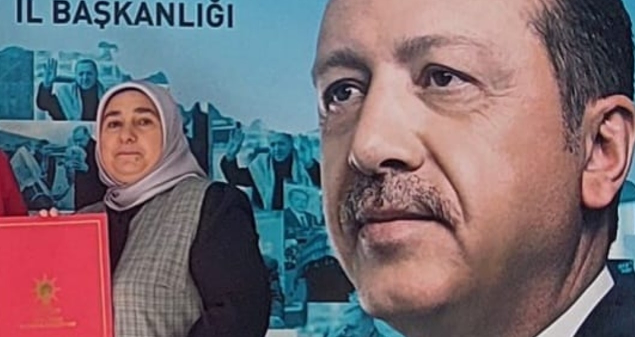 Sıcak Gündem: 'Türbanlı olduğum için istenmedim' diyerek AKP'den istifa etti! - Haberleri - Son Dakika Bilgile