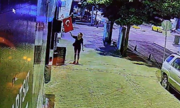 Türk Bayrağını Yakan Kadın Yakalandı - Son Dakika Haberleri: Gelişmeler Takip Ediliyor