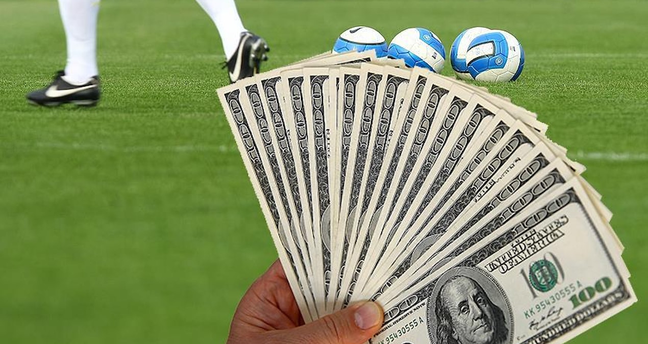 Kritik Açıklama: Türk futbolu borç batağında - En Son Haber: Gelişmeler Takip Ediliyor