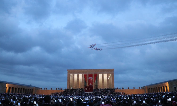 Türk Yıldızları Akrobasi Timi, 29 Ekim'de Anıtkabir üzerinde saygı uçuşu yaptı - Son Dakika Bilgileri