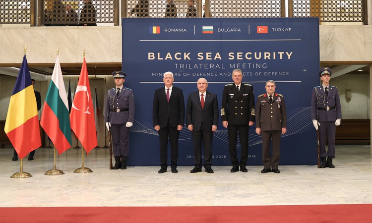 Türkiye, Bulgaristan ve Romanya Karadeniz'de ticari gemilere saldırıları kınadı