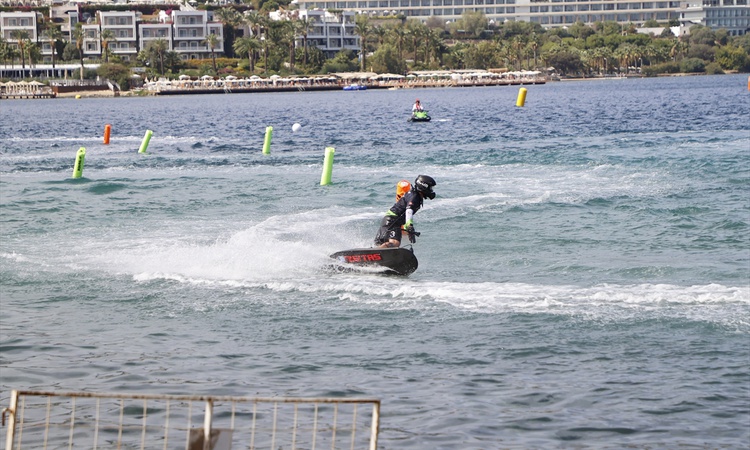 Türkiye Su Jeti ve MotoSurf Şampiyonası 3. ayağında 83 sporcu Bodrum'da yarıştı ve Merak Edilenler
