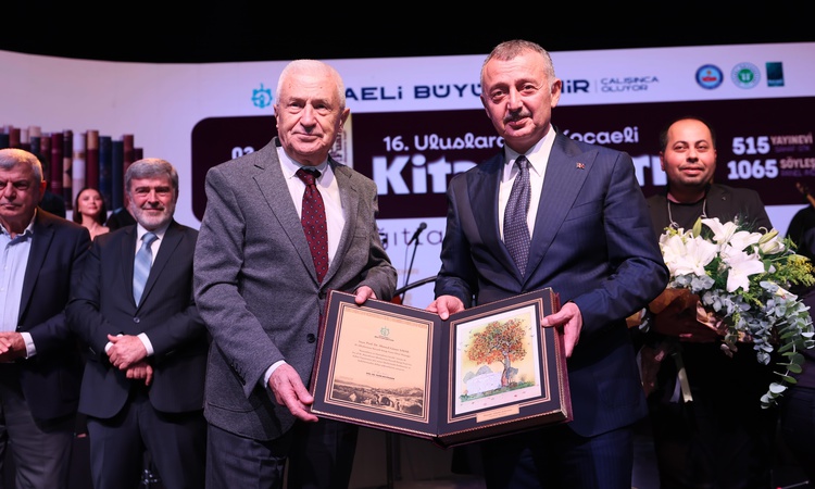 Türkiye’nin en büyük kitap fuarı Kocaeli’de kapılarını açtı: Gelişmeler Takip Ediliyor