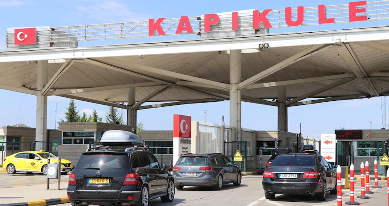 Son Gelişme: Türkiye'ye getirirken gümrüğe takılıyorlar: Çikolataya bile limit getirildi - Haberleri: Gelişmel