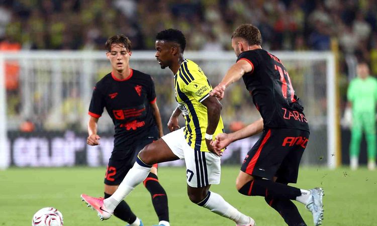Kritik Açıklama: UEFA Şampiyonlar Ligi: Fenerbahçe: 1 Gornik Zabrze: 0 (İlk yarı) - Son Dakika - Son Dakika Bi