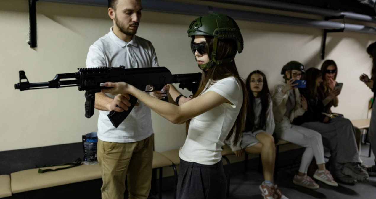 Gündemden Son Bilgiler: Ukrayna'da savaş müfredata girdi: Çocuklar tüfek kullanmayı, İHA uçurmayı öğreniyor -