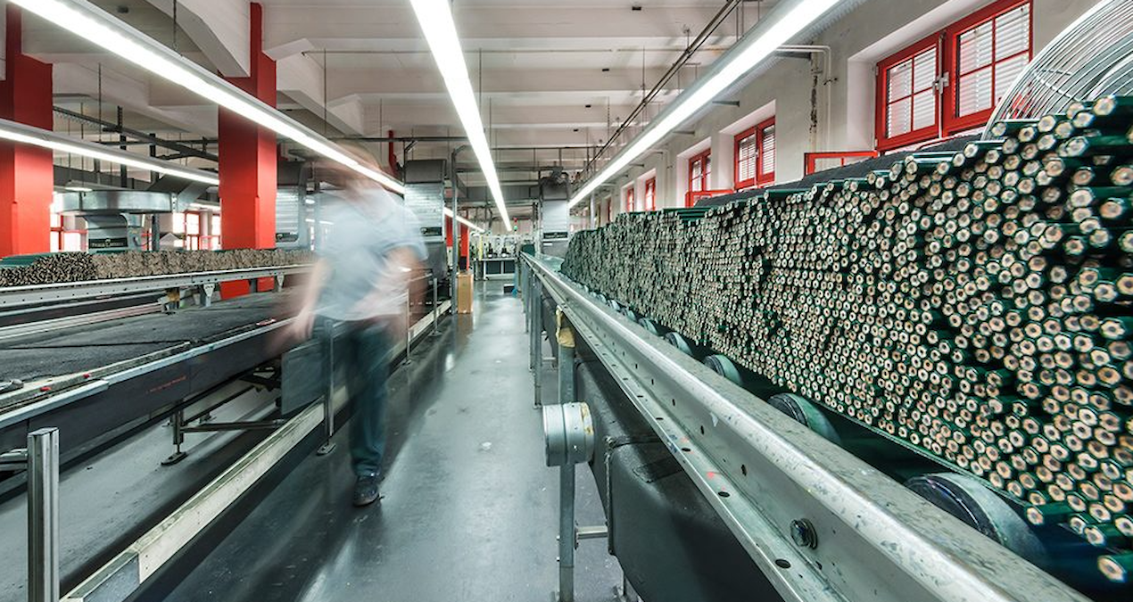 They produce 2 billion pencils a year without touching the country's forests - Last Minute