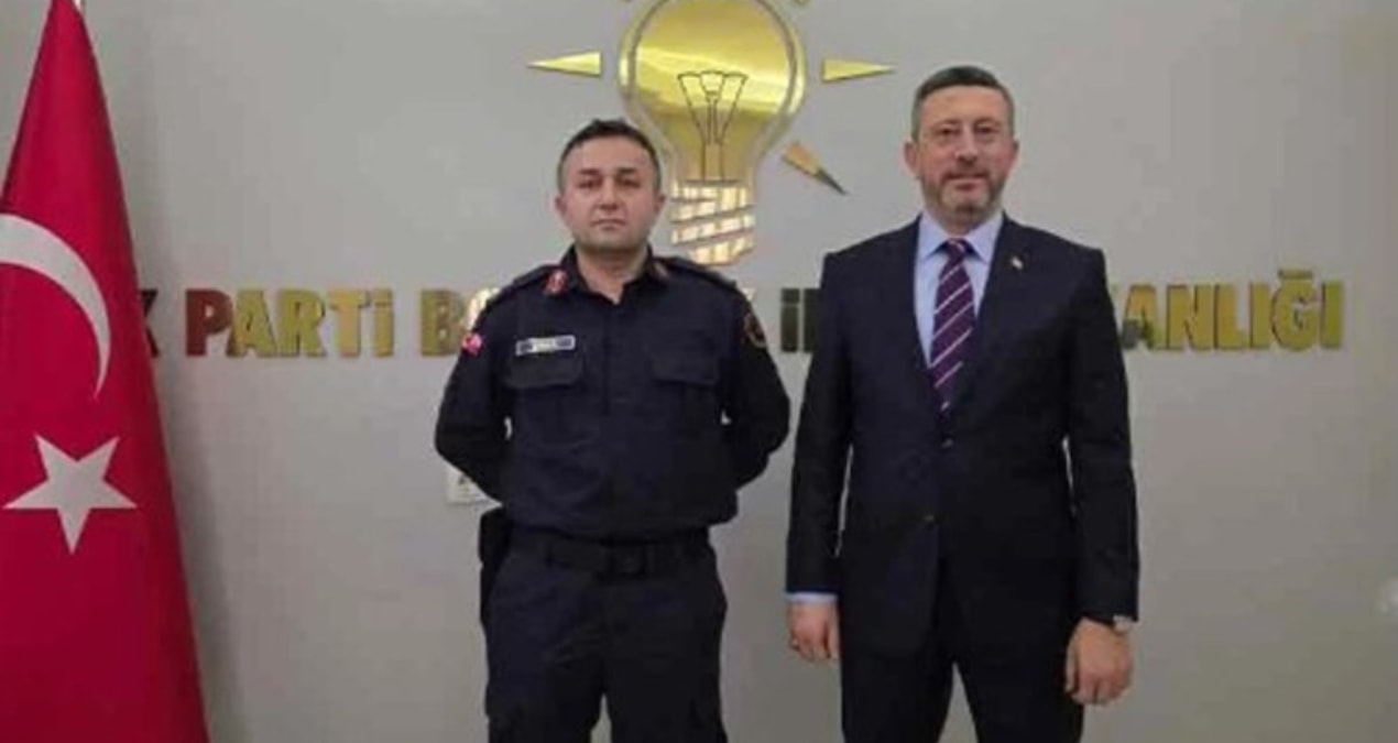 Son Gelişme: Üniformasıyla AKP binasında - Son Dakika Haberleri