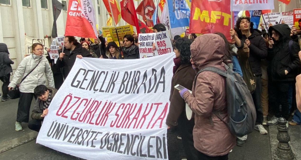 Üniversiteliler 19 Mart'ın 1. yılında Beyazıt Meydanı'ndaydı: Hiçbir yere gitmiyoruz! - Son Dakika: Gelişmeler