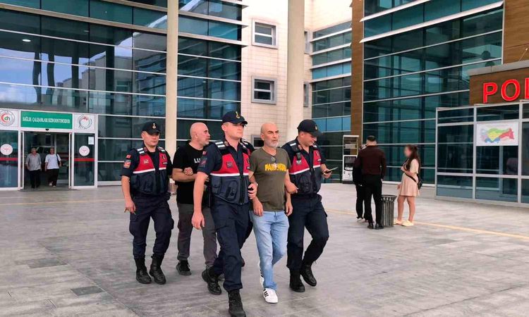Gündemden Son Bilgiler: Ünlü yönetmen Ezel Akay ve kardeşi adliyeye sevk edildi - Son Dakika Haberleri ve Mera