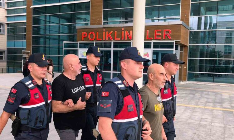 Ayrıntılar Netleşti: Ünlü yönetmen Ezel Akay ve kardeşi uyuşturucu baskınunda adliyeye sevk edildi: Akay adli