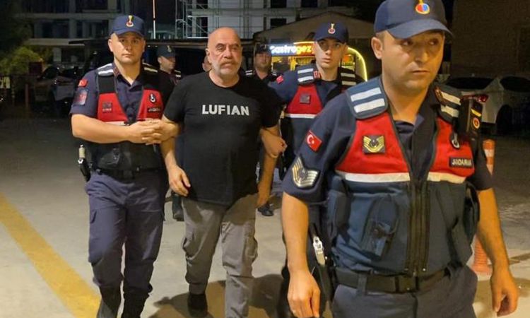 Ayrıntılar Netleşti: Ünlü yönetmen Ezel Akay uyuşturucu baskınunda gözaltı işlemi uygulandı - Haberleri - Son