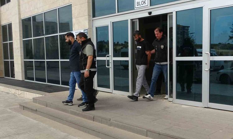 Gündemden Son Bilgiler: Uşak'ta Kuyumcu Soygunu: 3 Tutuklama - Son Dakika