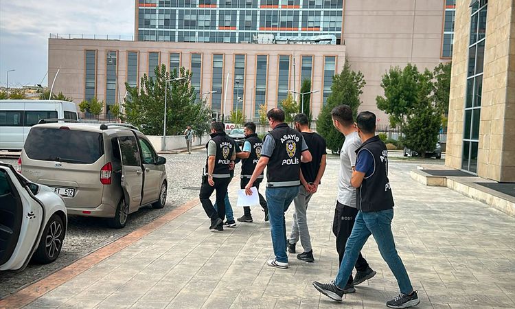 Sıcak Gündem: Uşak'ta kuyumcu soygununda 3 tutuklama - Son Dakika - Son Dakika Bilgileri