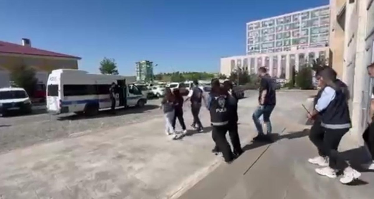 Gündemden Son Bilgiler: Uşak'ta yasa dışı bahis operasyonunda 5 kişi hakkında tutuklama kararı verildi - En So