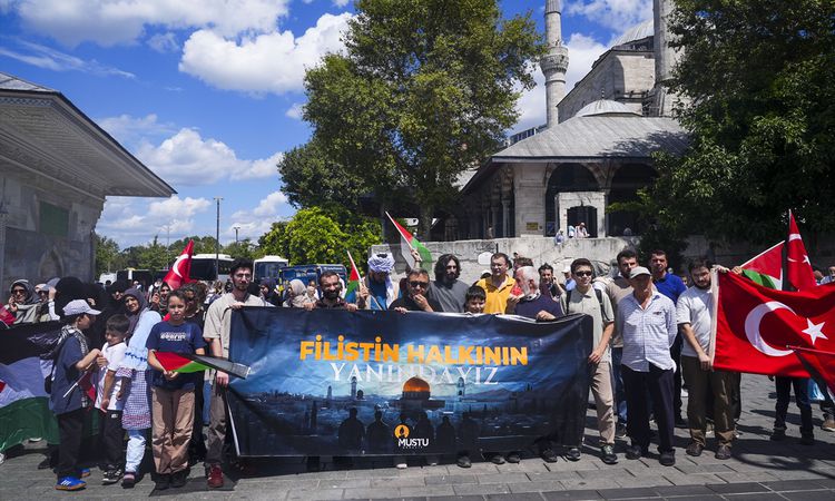 Son Gelişme: Üsküdar'da Filistin Konvoyu'na Destek - Son Dakika: Gelişmeler Takip Ediliyor