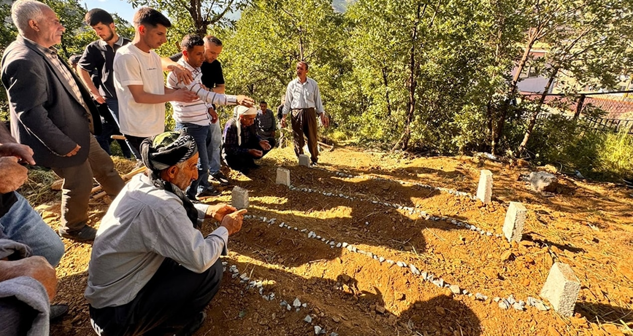 Uzman çavuşun katlettiği aile yan yana toprağa verildi - Son Dakika Haberleri - Son Dakika Bilgileri