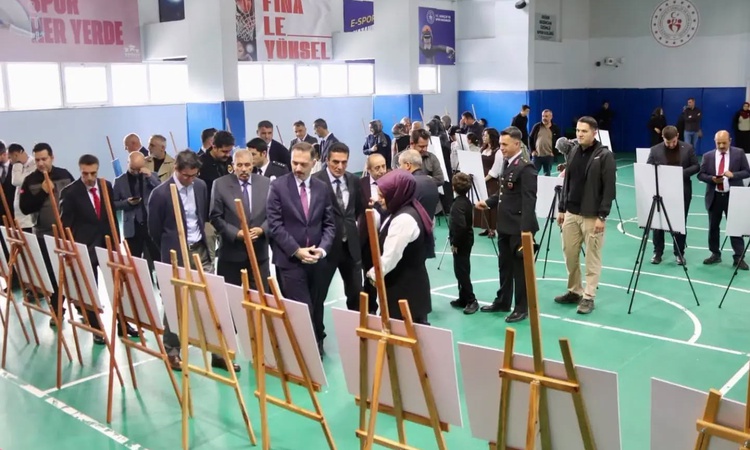 Üzümlü'de Cumhuriyet Bayramı'nın 103. yılında fotoğraf sergisi açıldı: Gelişmeler Takip Ediliyor