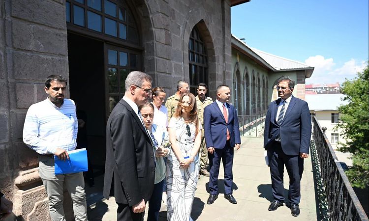 Son Gelişme: Vali Baruş, Erzurum Lisesi'ne devredilen tarihi askeri hastane binasında incelemelerde bulundu -