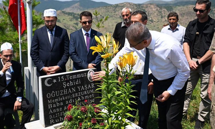 Kritik Açıklama: Vali Baruş, Şehit Oğuzhan Yaşar için düzenlenen Mevlid-i Şerif programına katıldı - Son Dakik