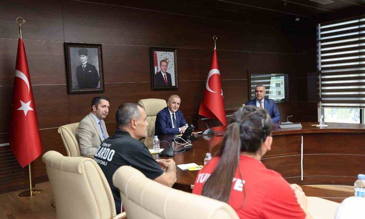 Vali Hatipoğlu, Başarılı Sporcuları Makamında Kabul Etti - Son Dakika - Son Dakika Bilgileri