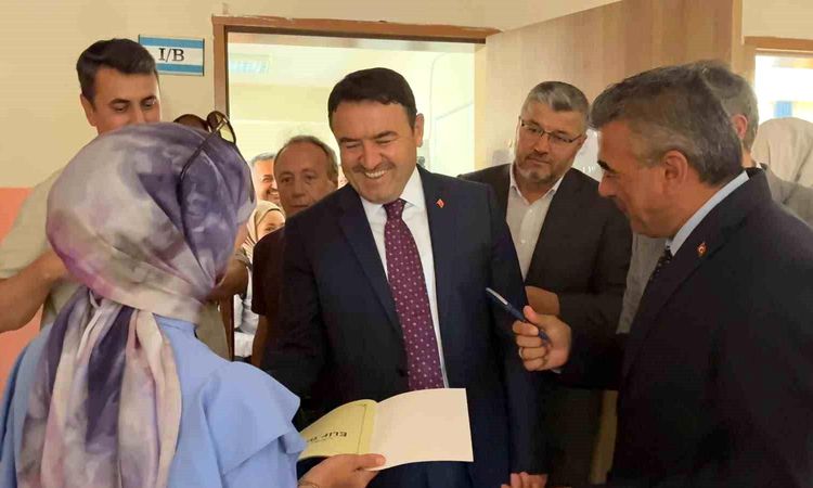 Governor Işın Heeds Students' Call for Ice Cream.