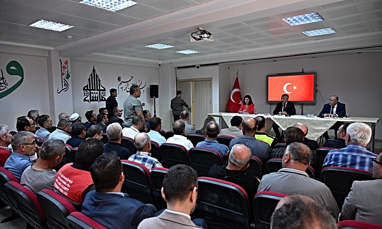 Vali Sezer Uzunköprü'de muhtarlarla bir araya geldi ve Merak Edilenler