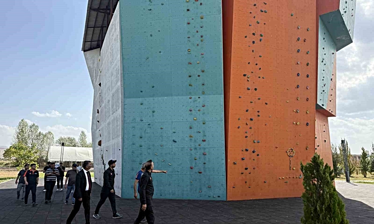 Van ve Bitlis AFAD müdürleri, 2026'daki bölgesel kamp alanını Edremit'te inceledi ve Merak Edilenler