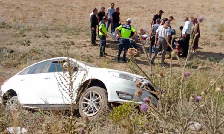 Ayrıntılar Netleşti: Van'da Otomobil Bariyere Çarptı: 3 Yaralı - Haberleri - Son Dakika Bilgileri