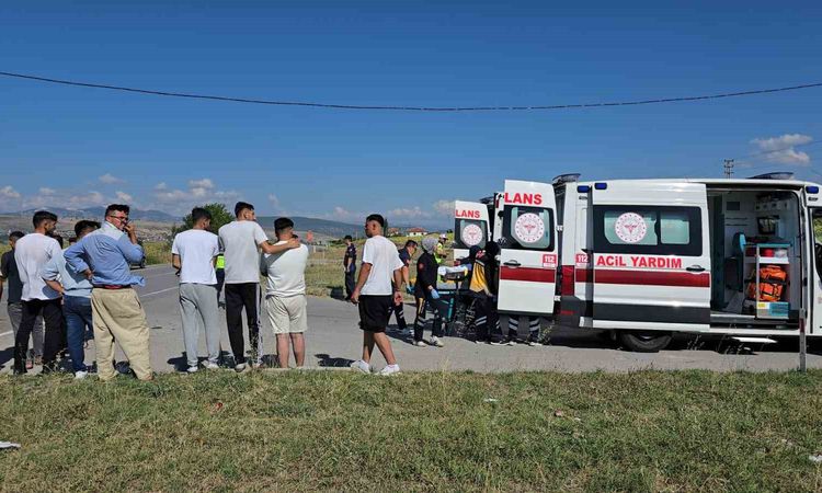 Ayrıntılar Netleşti: Vezirköprü'de Motosiklet Kazası: 3 Yaralı - Son Dakika ve Merak Edilenler