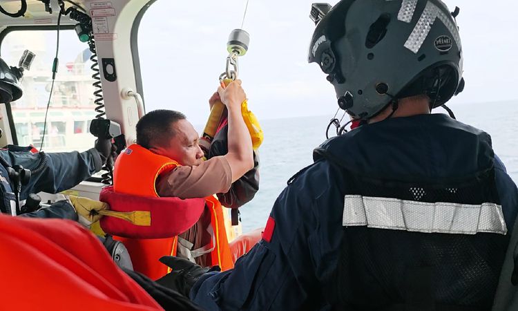 Ayrıntılar Netleşti: Vietnam'a ait batan geminin 47 mürettebatı Çin tarafından kurtarıldı - Son Dakika Haberle