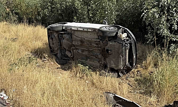 Virajı alamayan sürücünün otomobili devrildi - Son Dakika Bilgileri
