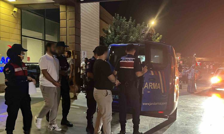 Son Gelişme: Vize dolandırıcılığı baskınunda şüpheliler gazetecilere sert yanıt gösterdi - Son Dakika: Gelişme