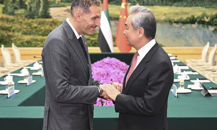 Wang Yi, BAE Özel Temsilcisi El Mübarek ile Beijing'de görüştü, ateşkesi vurguladı