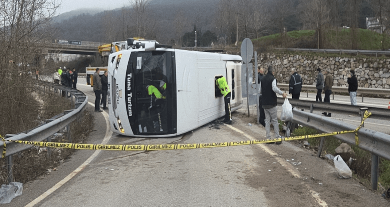 Son Gelişme: Yalova’da işçi servis midibüsü devrildi: 1 ölü, 20 yaralı - Haberleri - Son Dakika Bilgileri