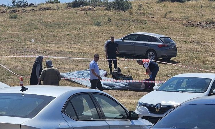 Kritik Açıklama: Yamaç paraşütü pilotu Bayram Kurt toprağa verildi; düşme anı kamerada - Son Dakika Haberleri