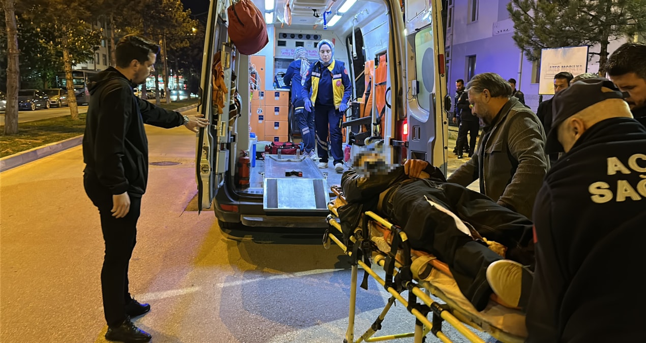 Ayrıntılar Netleşti: 'Yan baktın' kavgasında kan döküldü: 2 yaralı - Son Dakika ve Merak Edilenler