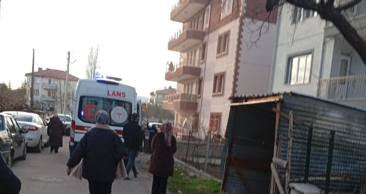 Ayrıntılar Netleşti: Yangın apartmanın giriş katını sardı, anne ve 3 çocuğu dumandan etkilendi - En Son Haber