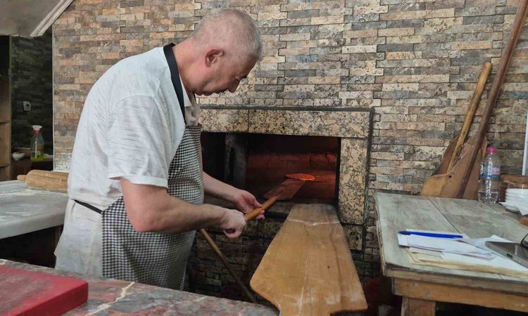 Gündemden Son Bilgiler: Yarım asırdır 400 derecelik ateşin başında emek veriyor - Son Dakika