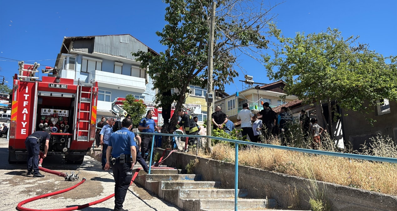 Sıcak Gündem: Yaşadığı evi ateşe verip kaçtı - Son Dakika - Son Dakika Bilgileri