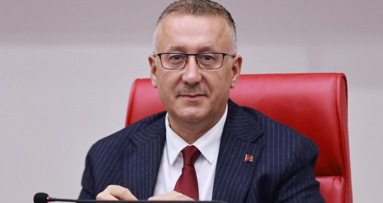Gündemden Son Bilgiler: 'Yasak aşk' iddialarıyla gündeme gelen AKP'li belediye başkanı partisinden istifa etti