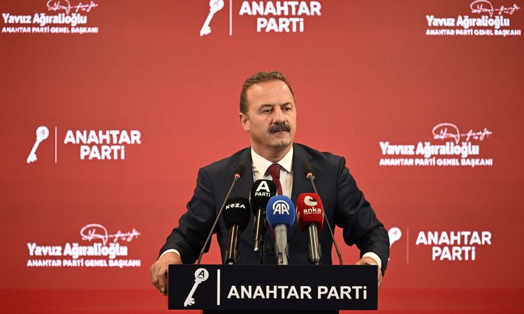 Kritik Açıklama: Yavuz Ağıralioğlu'dan MEB'e çağrı: Her öğrenciye bir öğün ücretsiz ve sağlıklı yemek verilmel