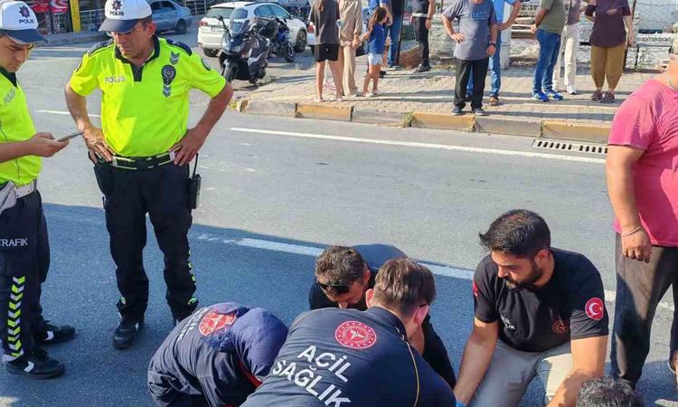 Son Gelişme: Yaya geçidinde otomobil 2 yayaya çarptı - Son Dakika - Son Dakika Bilgileri