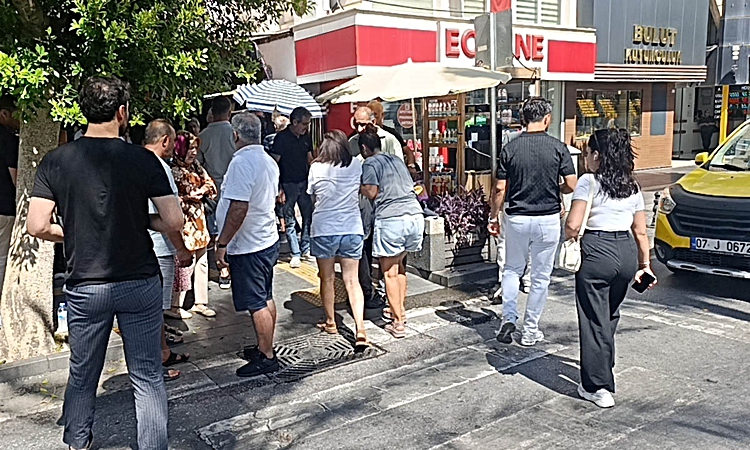 Yayaya yol veren araçların arasından geldi, yayaya çarpıp kaçtı ve Merak Edilenler