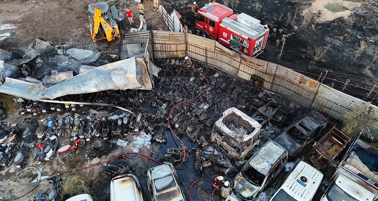 Fire in the trustee parking lot: Vehicles and engines turned to ashes - Latest News