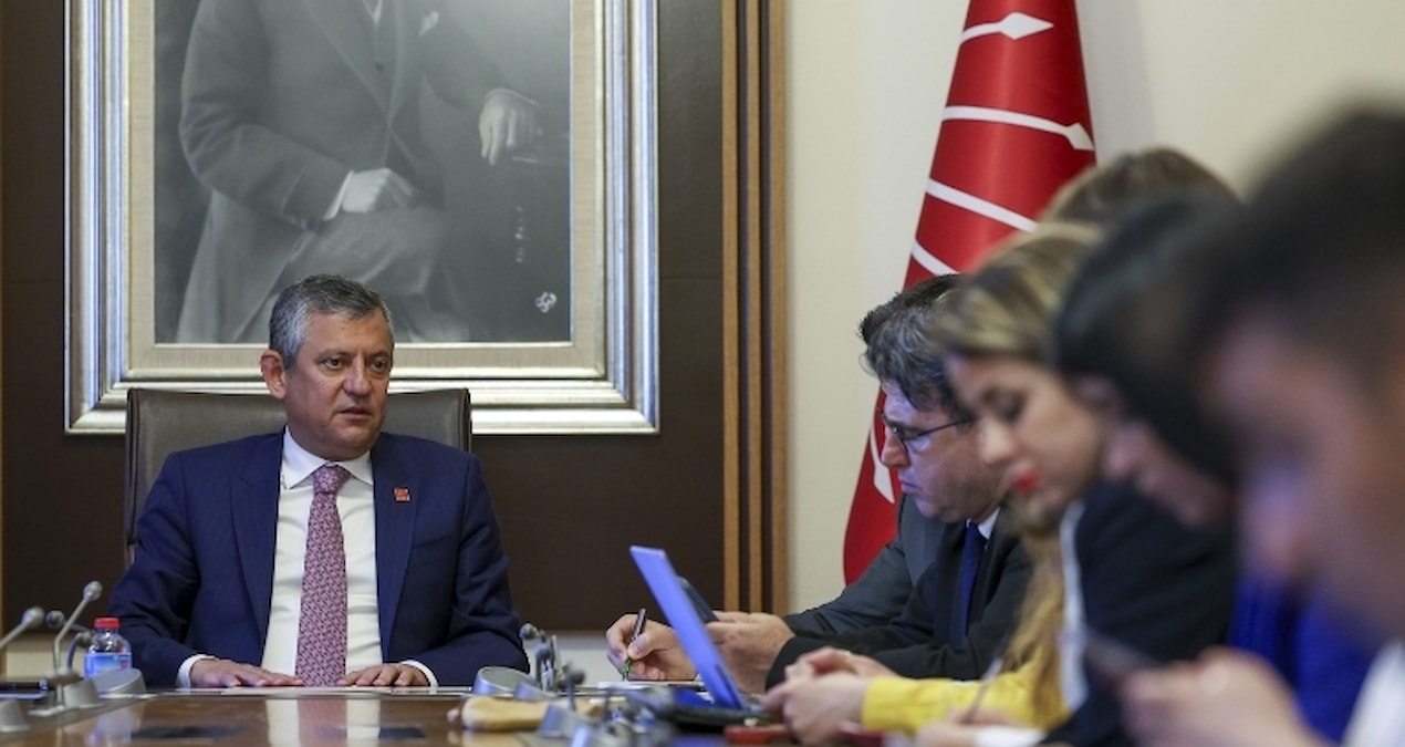 Sıcak Gündem: Yeni parti iddiası kulisleri hareketlendirdi: Alan adının alındığı tarih dikkat çekti - Haberler