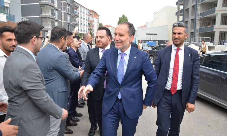 Yeniden Refah Partisi Genel Başkanı Erbakan, Kahramankazan'da ziyaretlerde bulundu ve Merak Edilenler