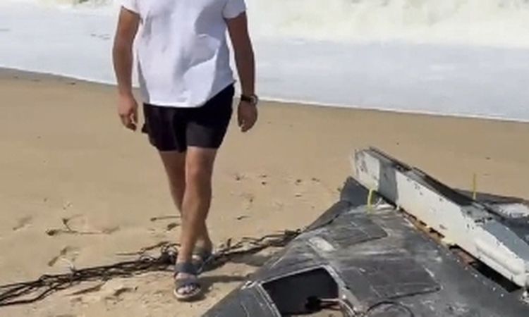 Gündemden Son Bilgiler: Yeniköy Sahili'nde kıyıya vuran İHA paniği - Son Dakika