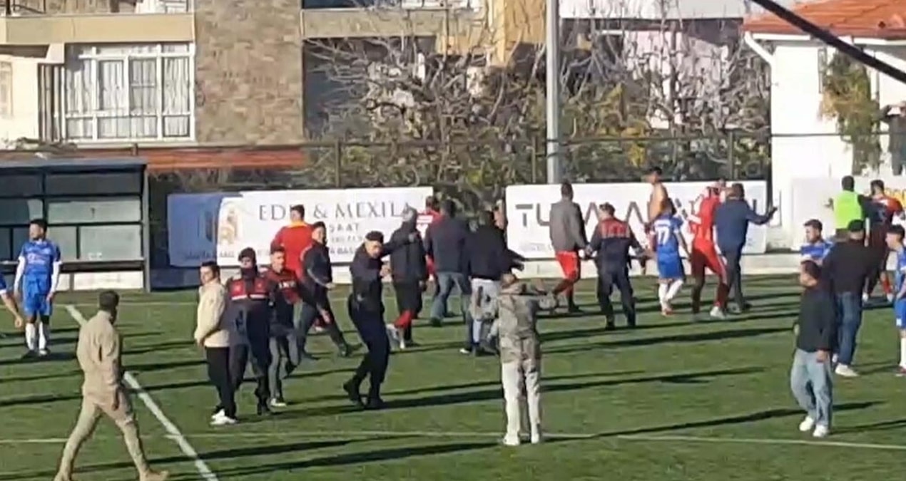 Ayrıntılar Netleşti: Yeşil saha karıştı: Jandarma saha içine girdi - Son Dakika Haberleri